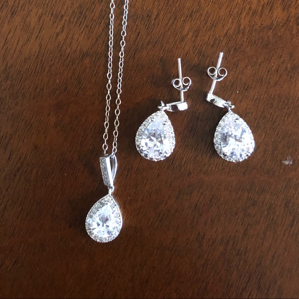 NWOT- Necklace & Earrings